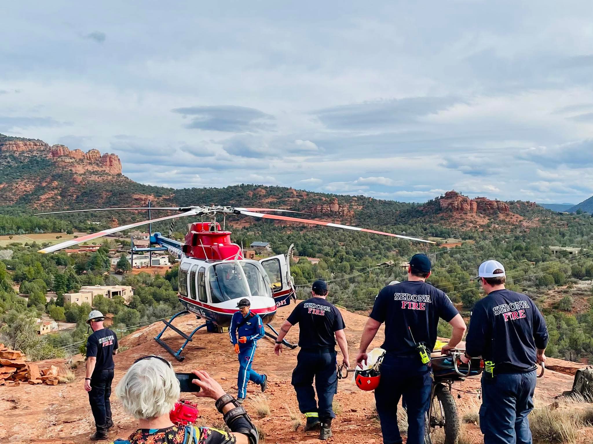Rescatan a ciclista de montaña tras emergencia médica en zona remota de Sedona