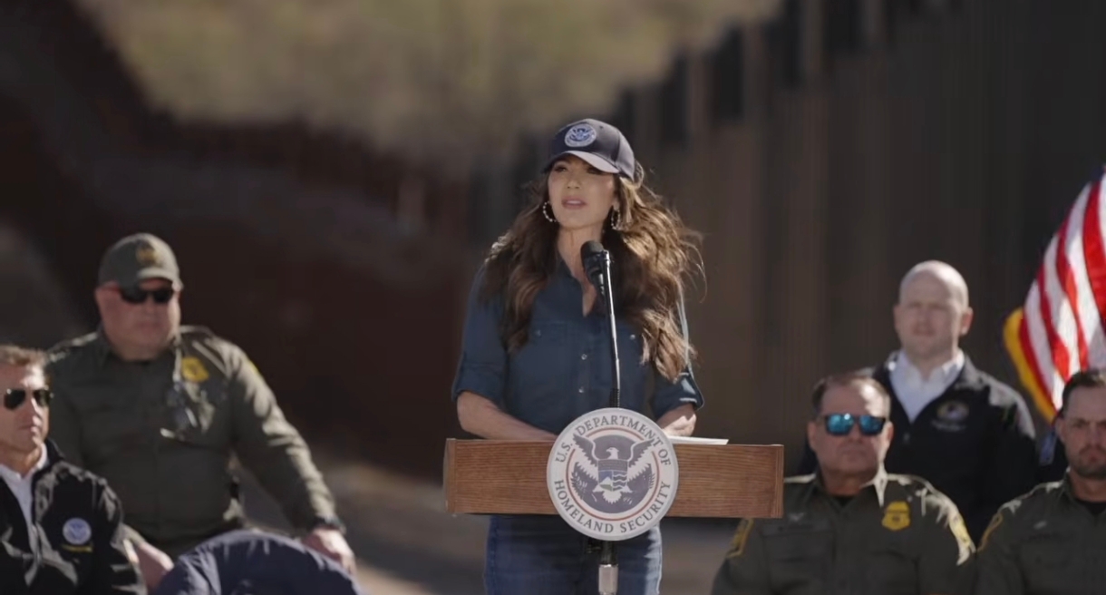 Kristi Noem asegura que la frontera de Nogales es hoy más segura tras primer año del regreso de Trump