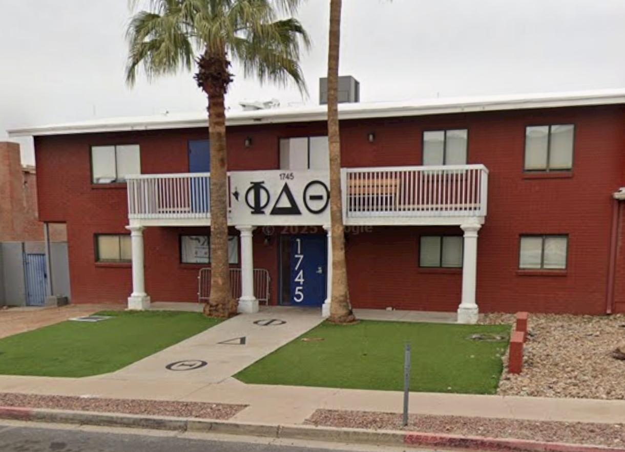 Investigan presuntas novatadas en fraternidad de la Universidad de Arizona tras hospitalización de estudiantes