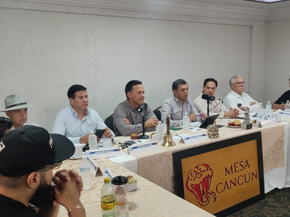 “Le vamos a entrar duro a los servicios públicos”: Beto Vázquez en Mesa Cancún